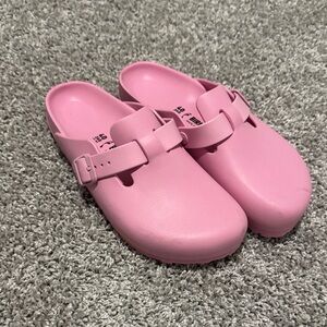 Birkenstock Light Pink Clogs